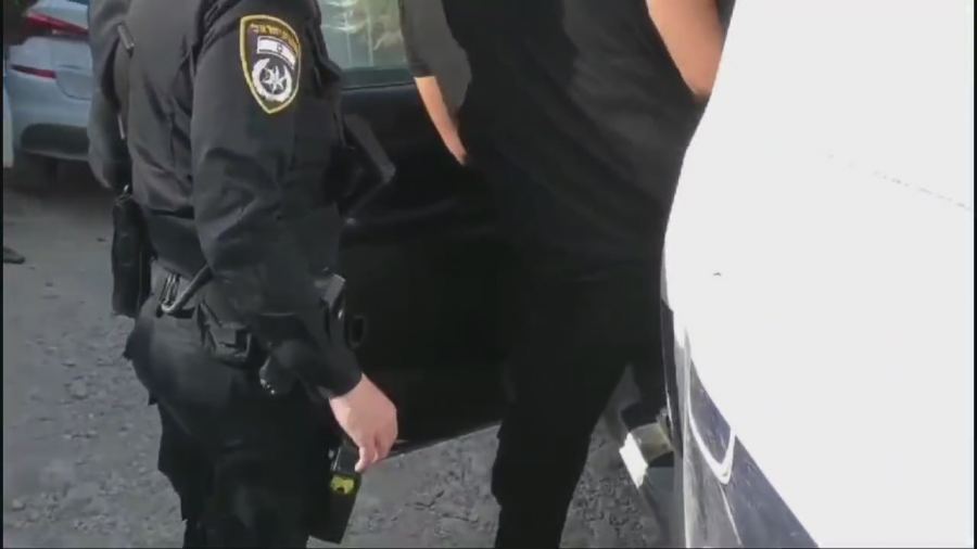 توثيق - ضبط سائق من سكان حيفا خلال نقله مقيمين غير شرعيين بالقرب من كفر قرع 